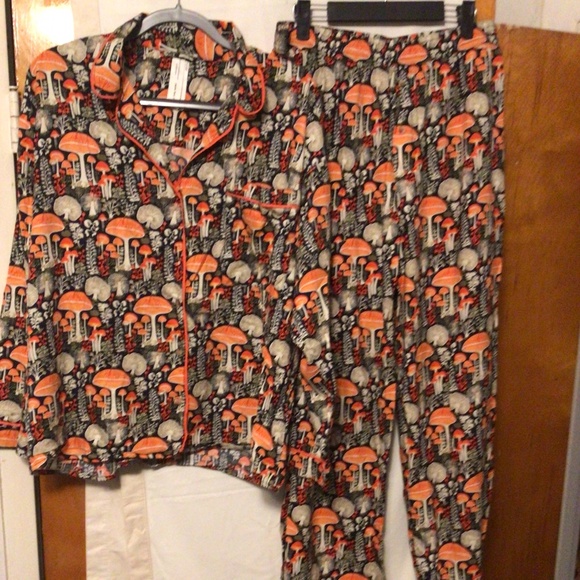REL FUM WOW EXCLUSIVELY BY ANTHROPOLOGIE PAJAMA SET WITH MUSHROOM PRINT L # COZY - Picture 3 of 10